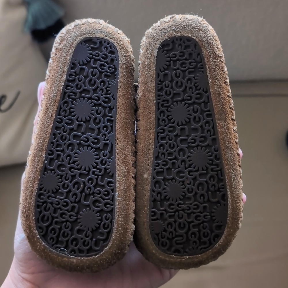 Toddler Ugg moccasin - Picture 3 of 4